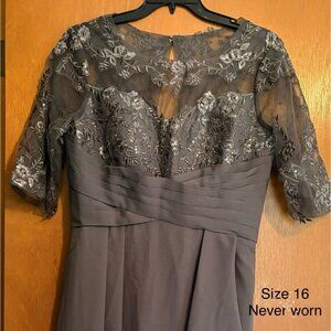 NWOT Women's Evening Dress Size 16